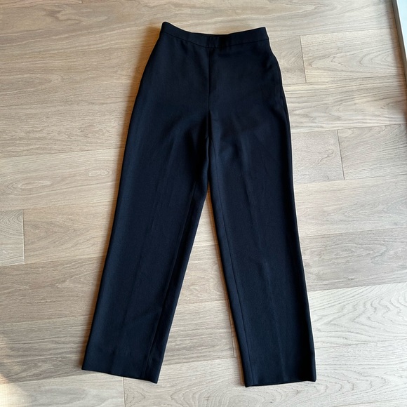 Beautiful black Aritzia Babaton pants, size 00. - Picture 2 of 6